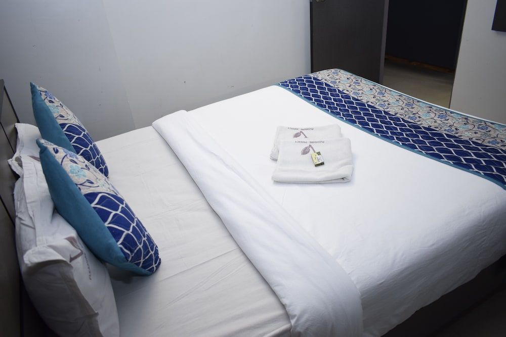 Viswa Residency by Azalea Deluxe Double Room 9