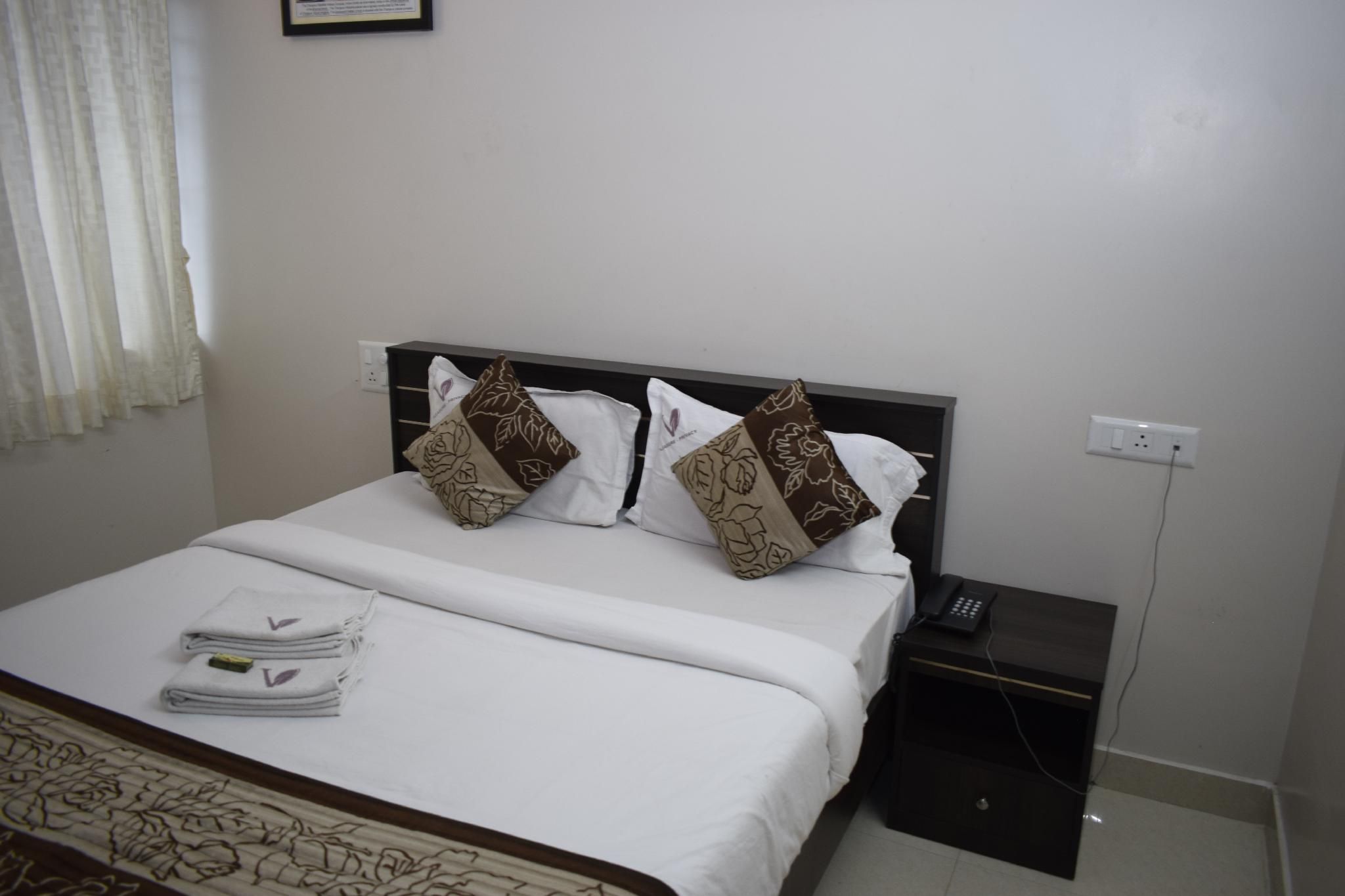 Viswa Residency by Azalea Deluxe Double Room 6