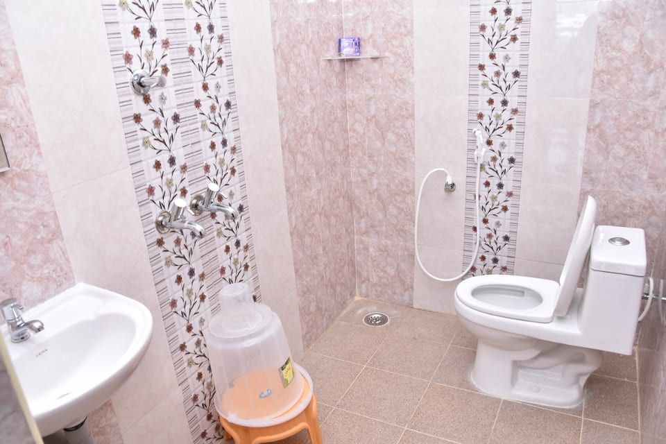 Viswa Residency by Azalea Deluxe Double Room 13