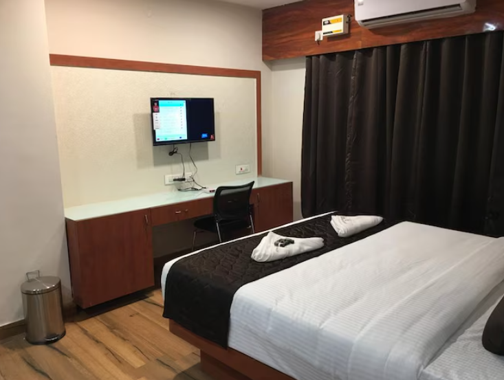 Deluxe Triple AC Room