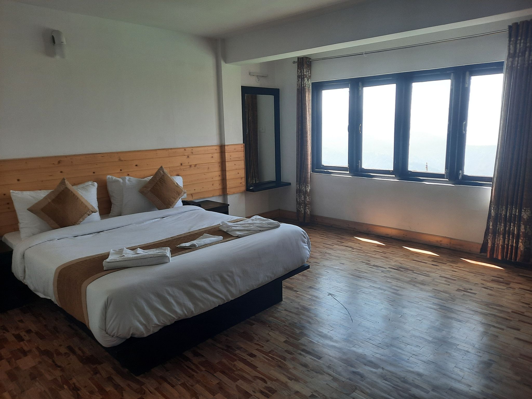 Cherrywood Suites & Spa Deluxe Room 4