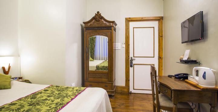 Hotel Habitat Deluxe Room 4