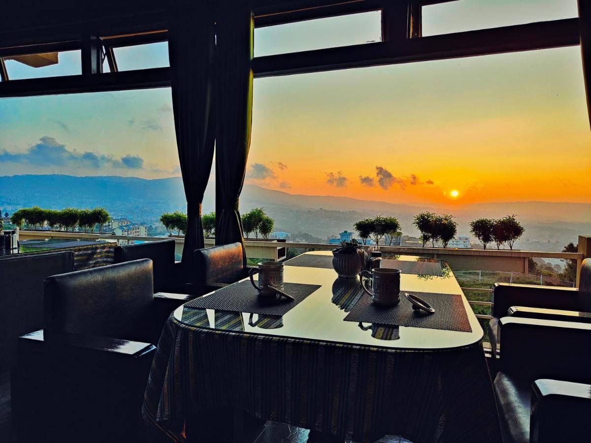 Food & Dining