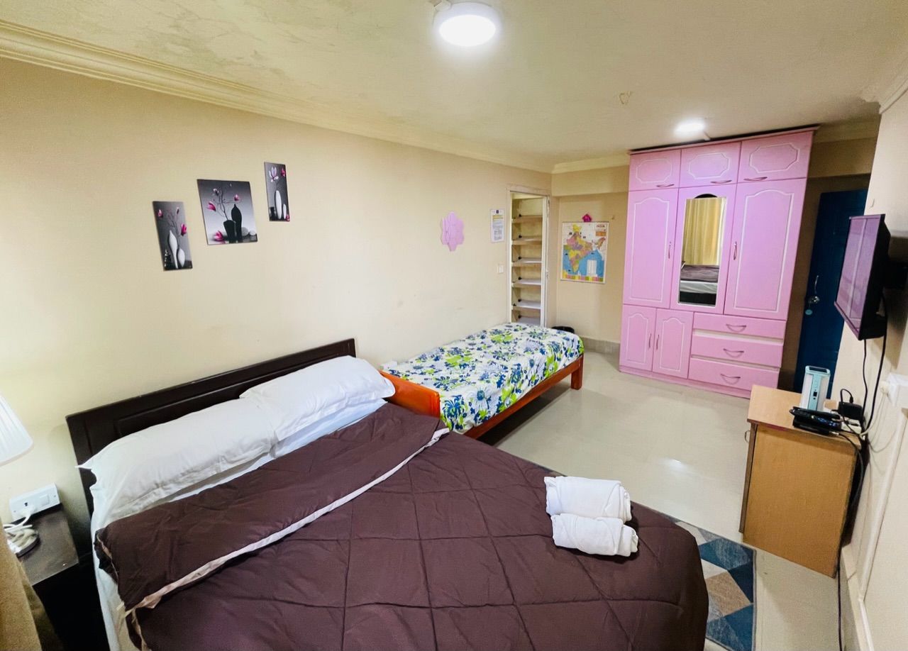 DELUXE TOP FLOOR WITH BALCONY