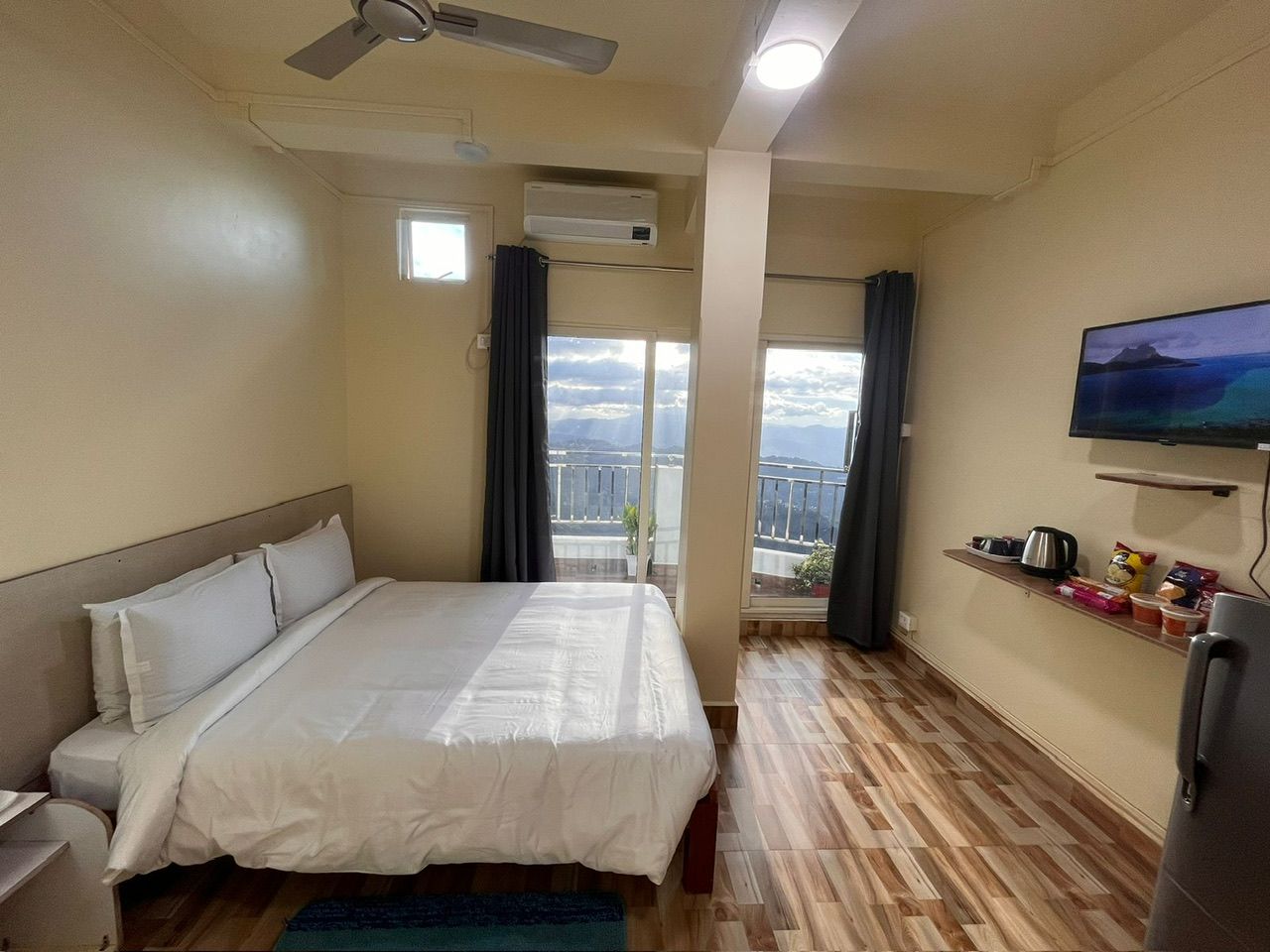 FAMILY APARTMENT WITH KITCHEN AND BALCONY