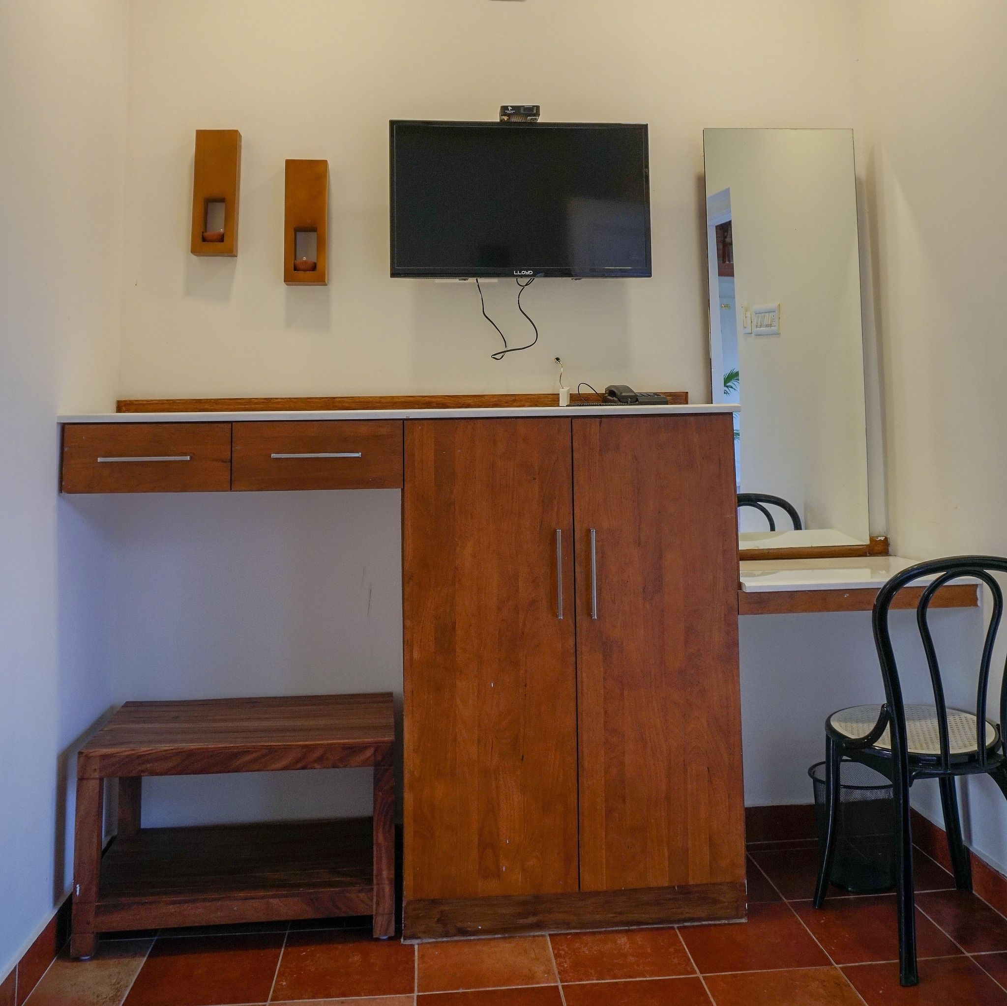 Willow Heights Deluxe Room 6