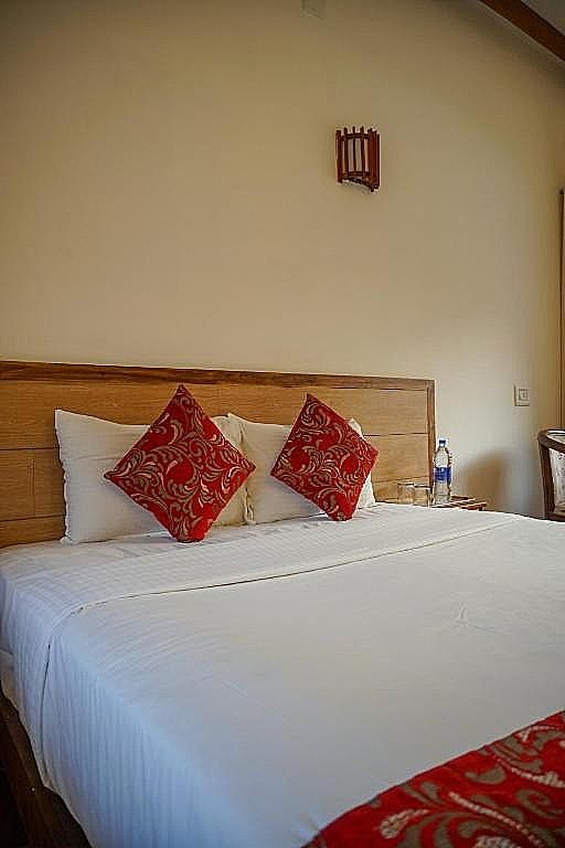 Willow Heights Deluxe Room 4