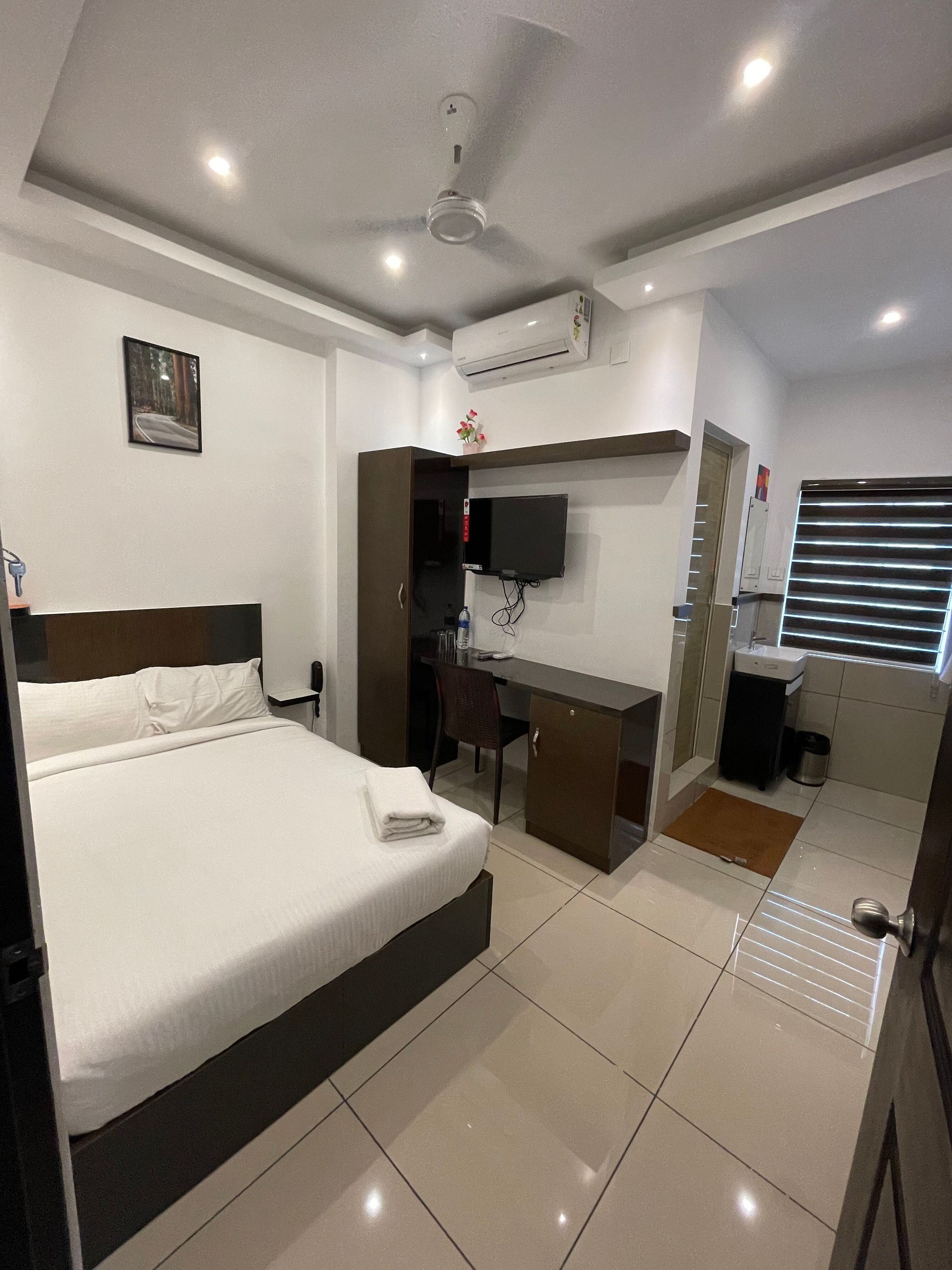 Abudhabi Residency Premium Non AC 7