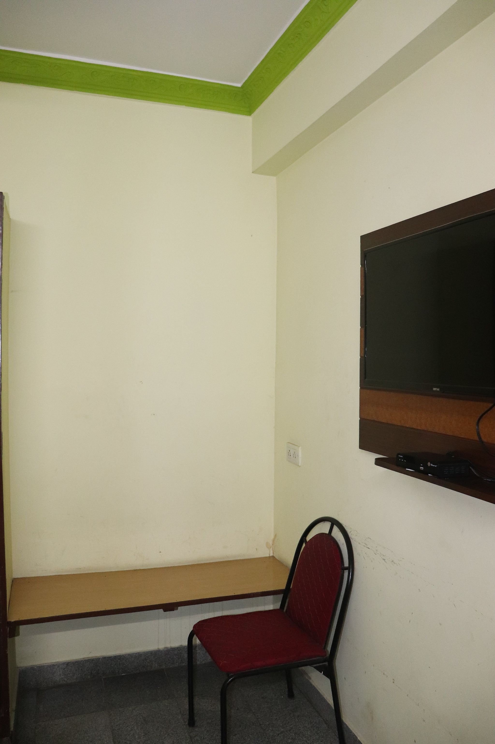 Hotel Royal Swagruha DELUXE DOUBLE BED ROOM NON AC 13
