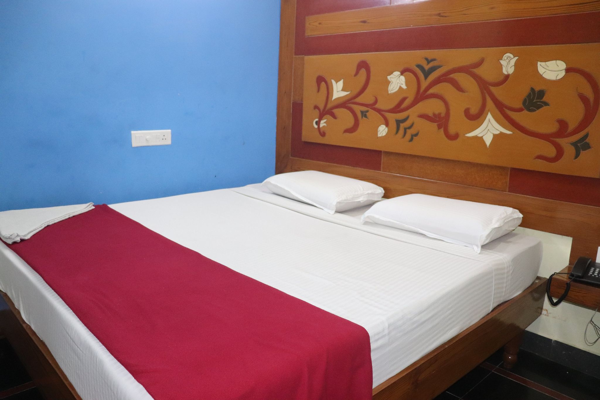 DELUXE DOUBLE BED ROOM NON AC