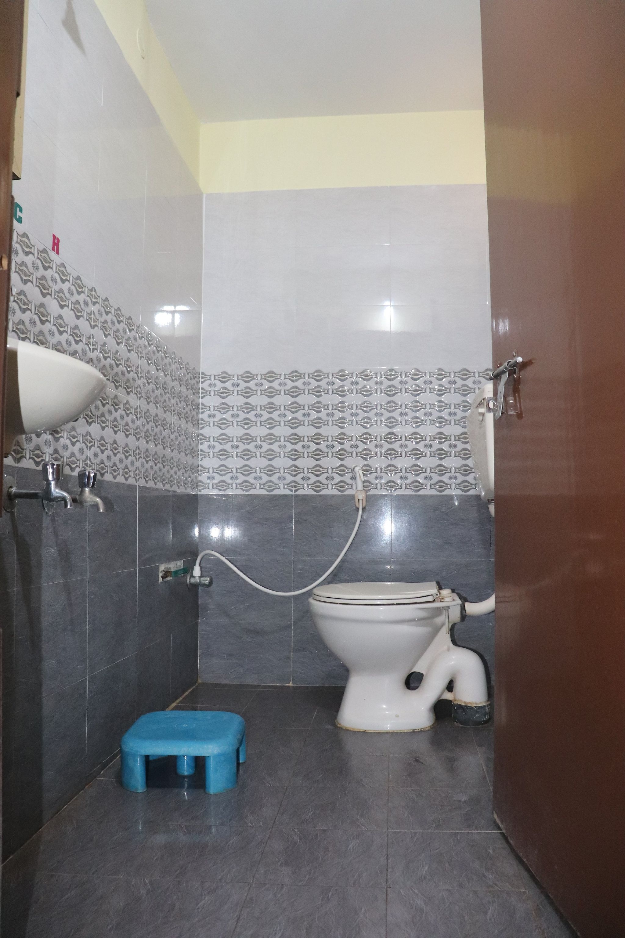 DELUXE DOUBLE BED ROOM NON AC