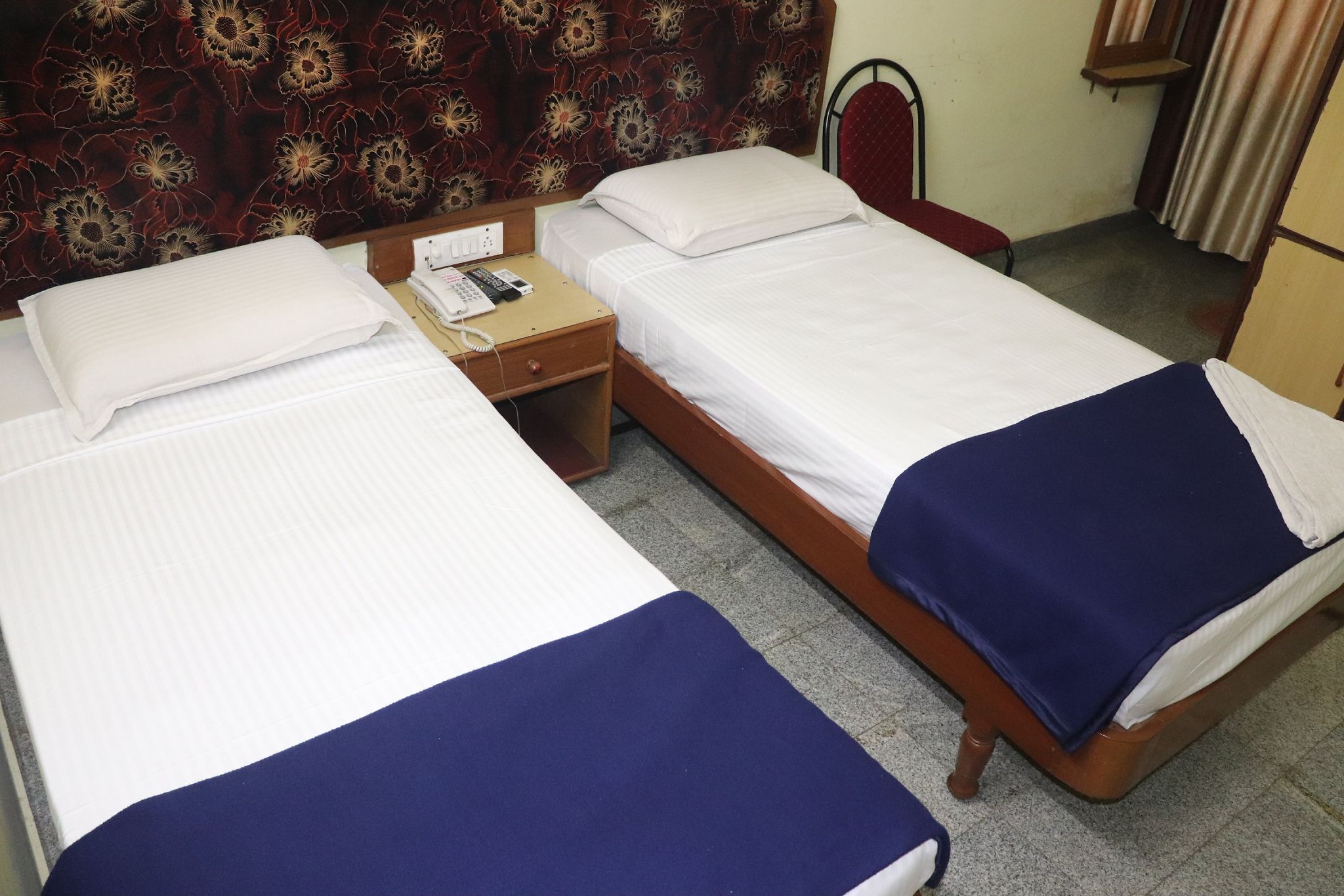 DELUXE DOUBLE BED ROOM NON AC