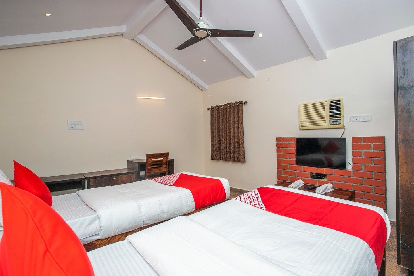 SUITE ROOM