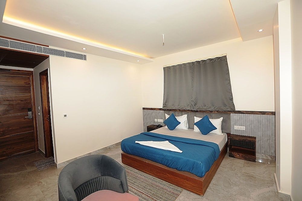 Hotel Hardik Palace Noida Standard Double Room 9