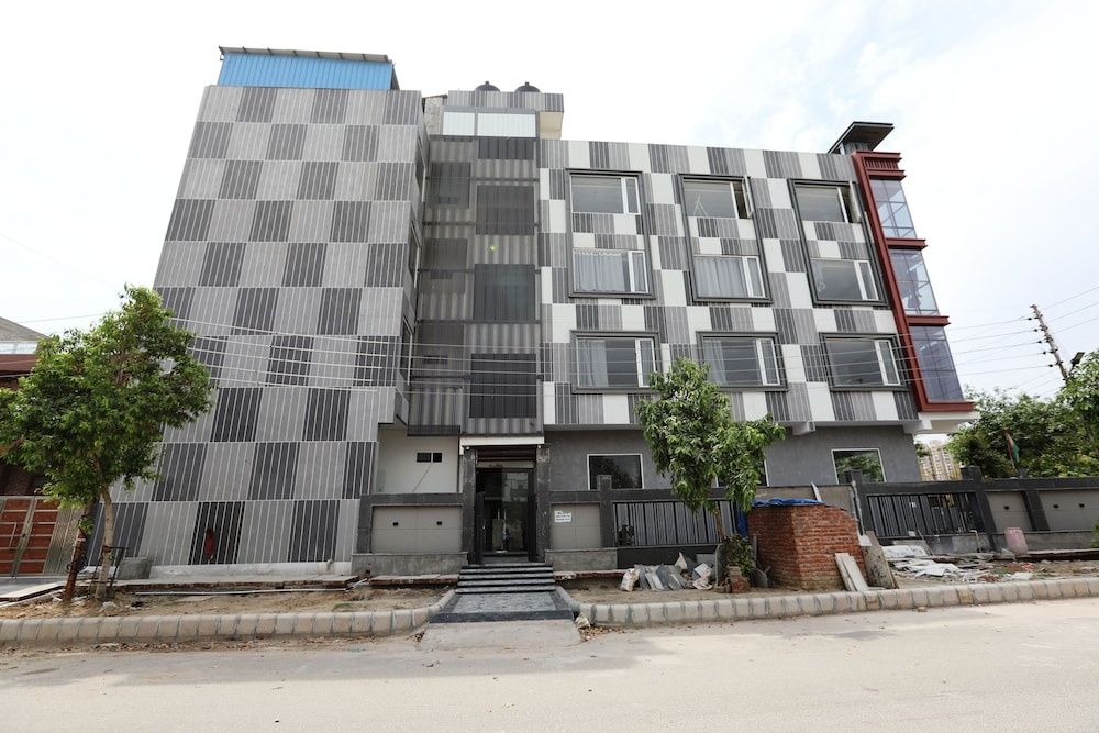 Hotel Hardik Palace Noida