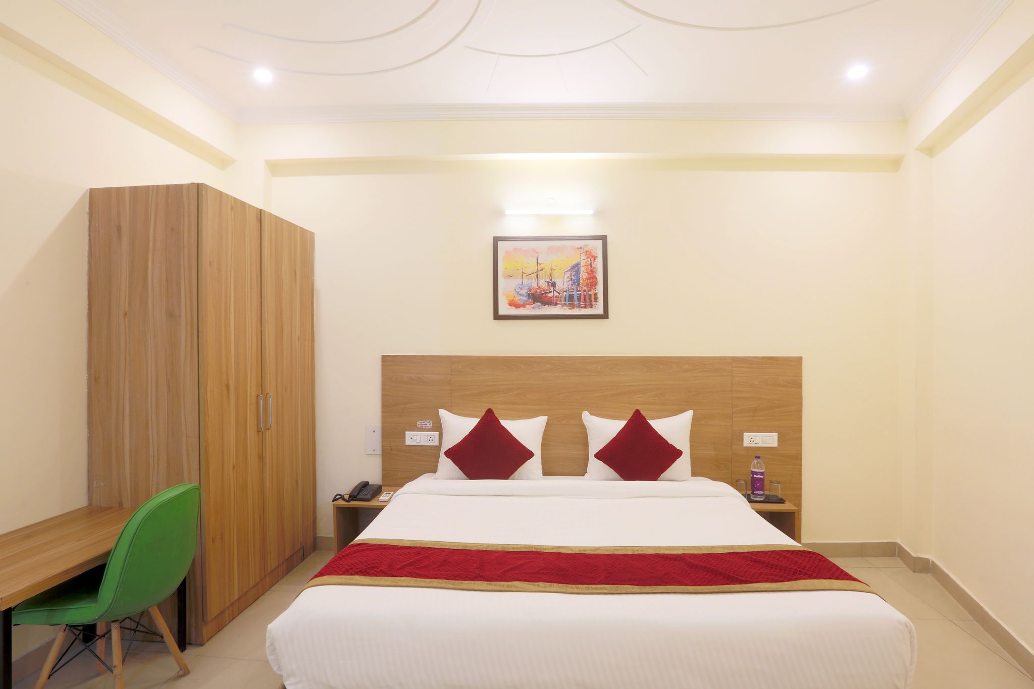 Hotel Lemon Suites & Banquet - Noida Sector 62 Deluxe Room 8