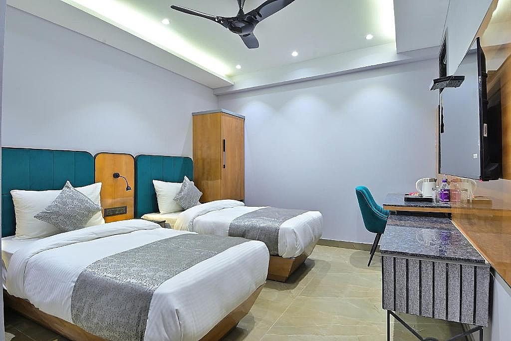 Uptown Suites With Window - City View