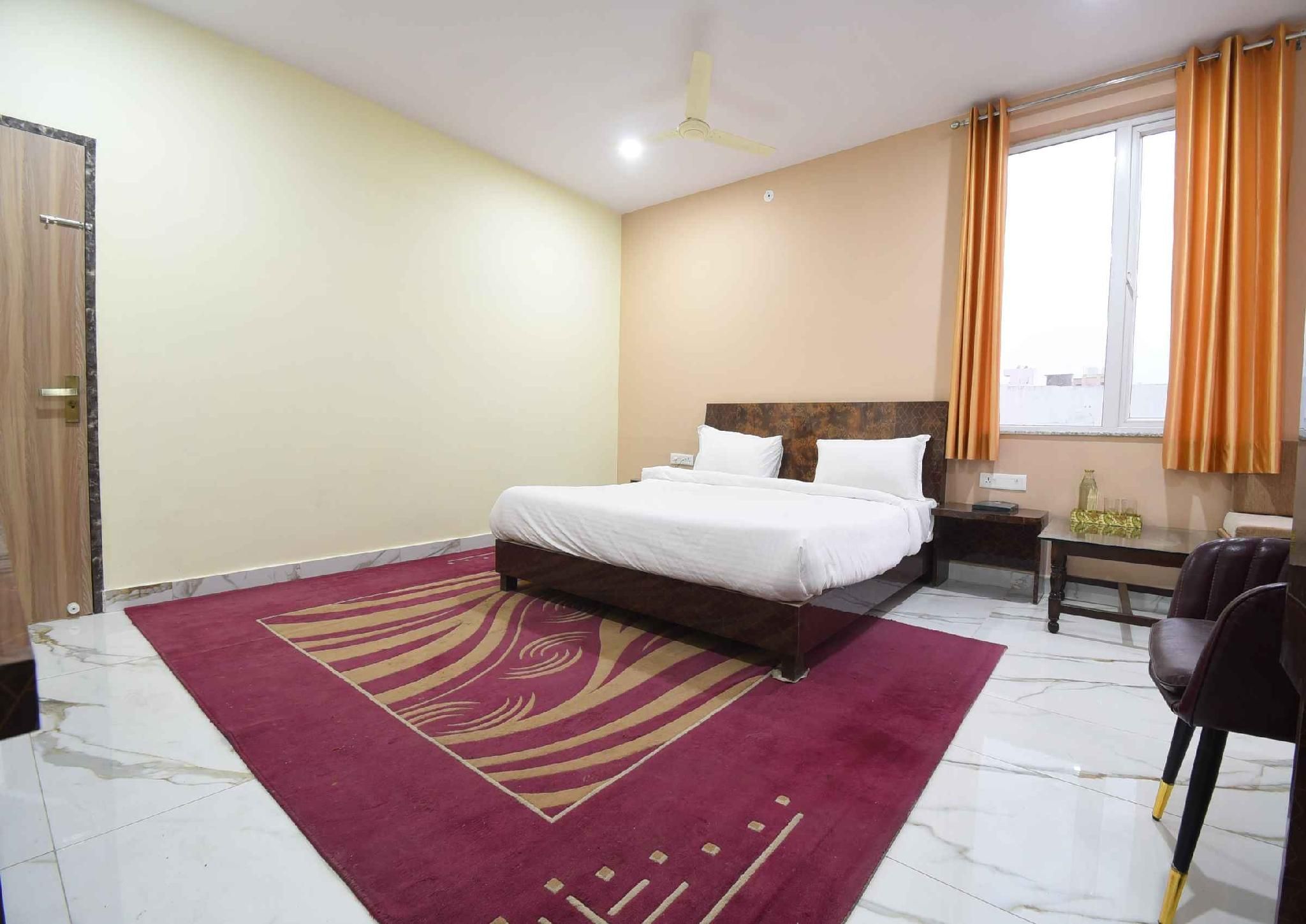 undefined Hotel Palm Tree 8