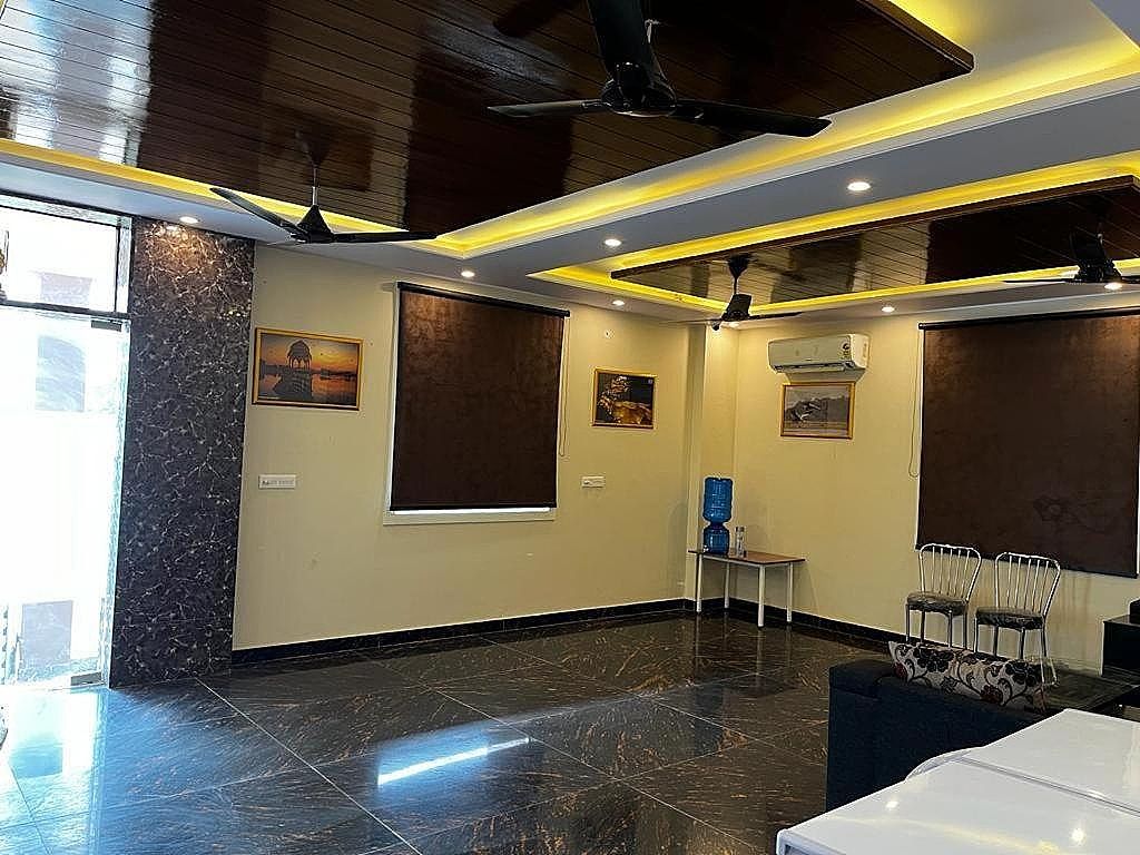 undefined Hotel Palm Tree 10