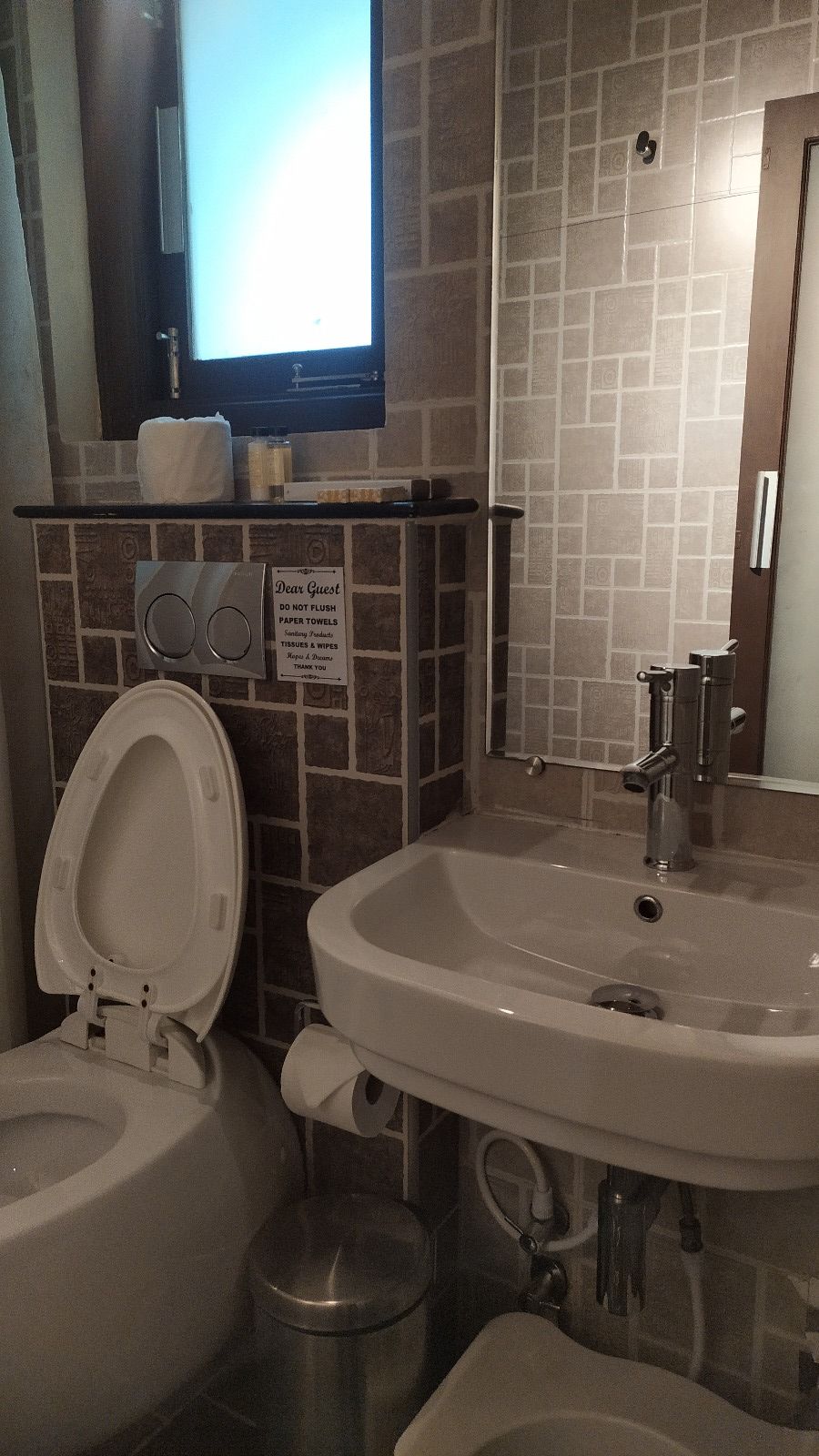 Cottages by creek Compact Cozy Corner 3