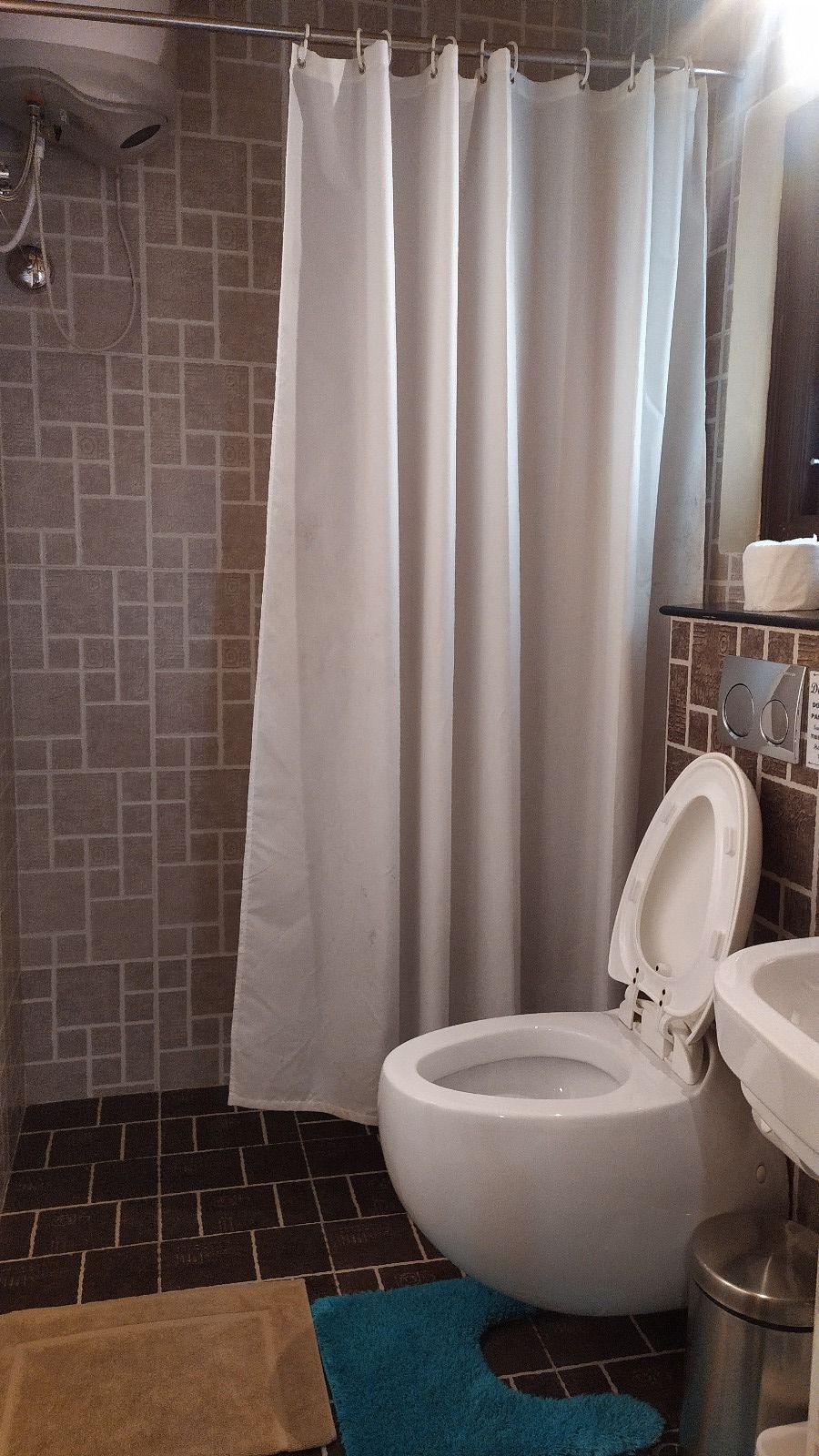 Cottages by creek Compact Cozy Corner 2