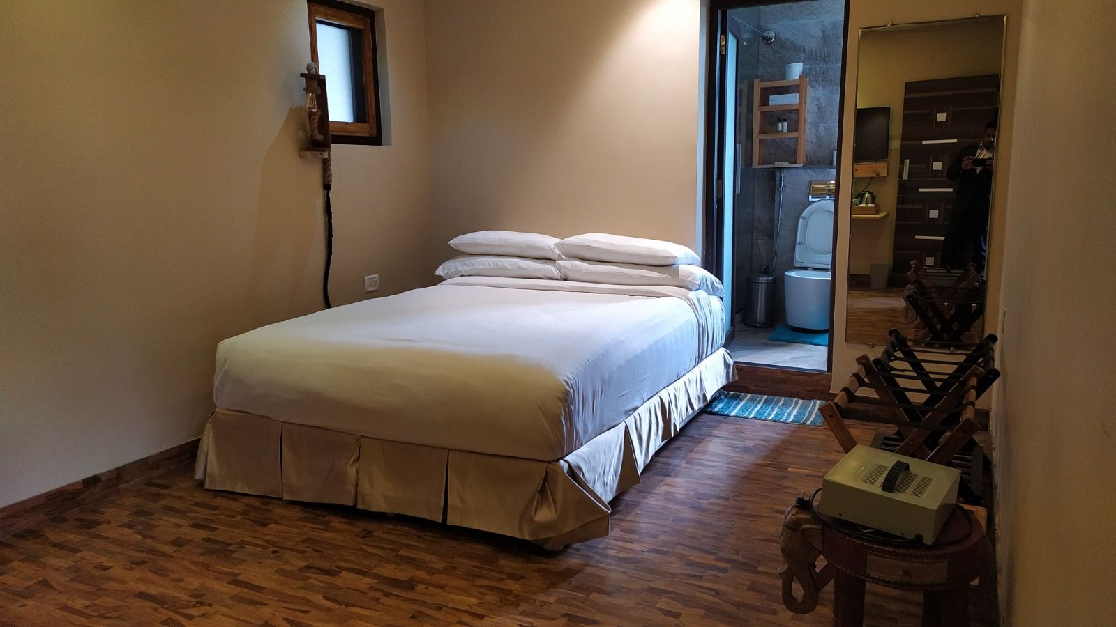 Cottages by creek Compact Cozy Corner