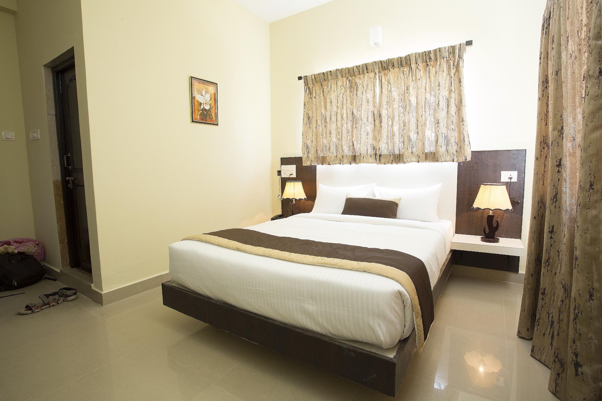 Daffodil Suites Standard Room  5