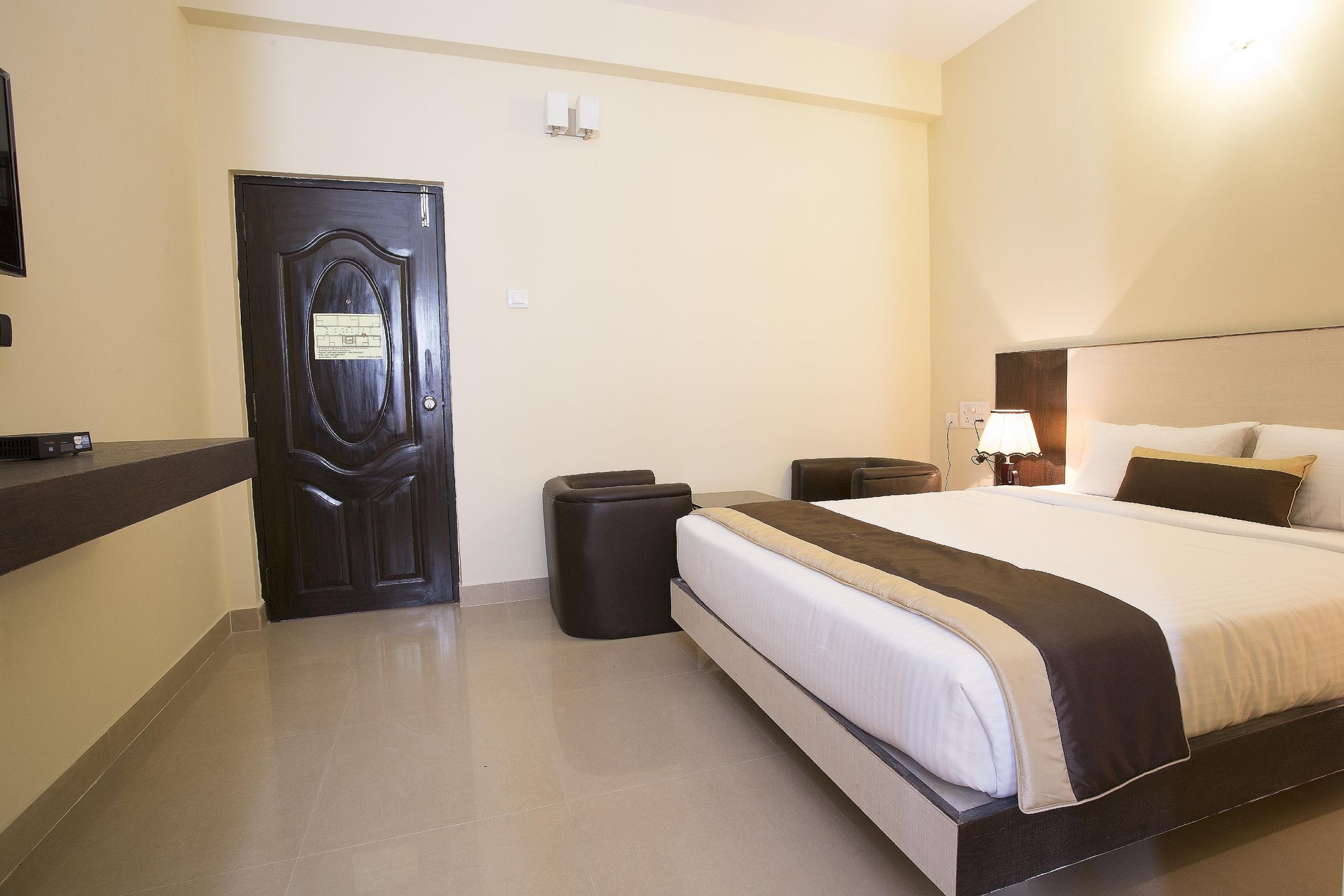 Daffodil Suites Standard Room  4