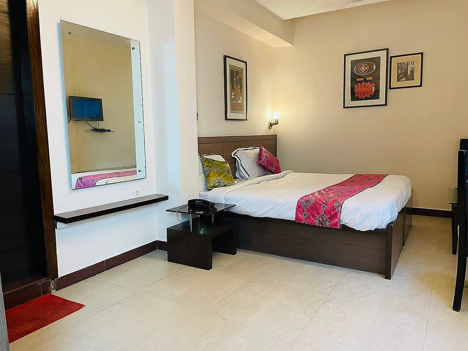 Hotel Crystal Retreat Executive Room 3