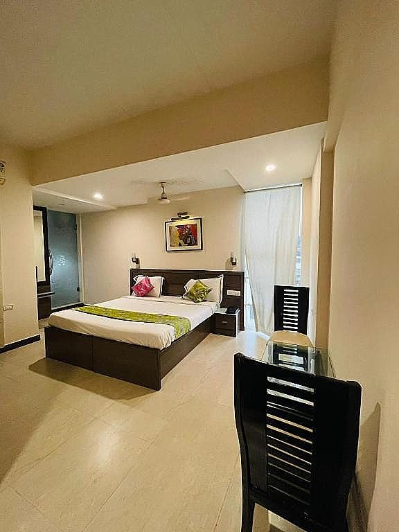 Hotel Crystal Retreat Executive Room 5