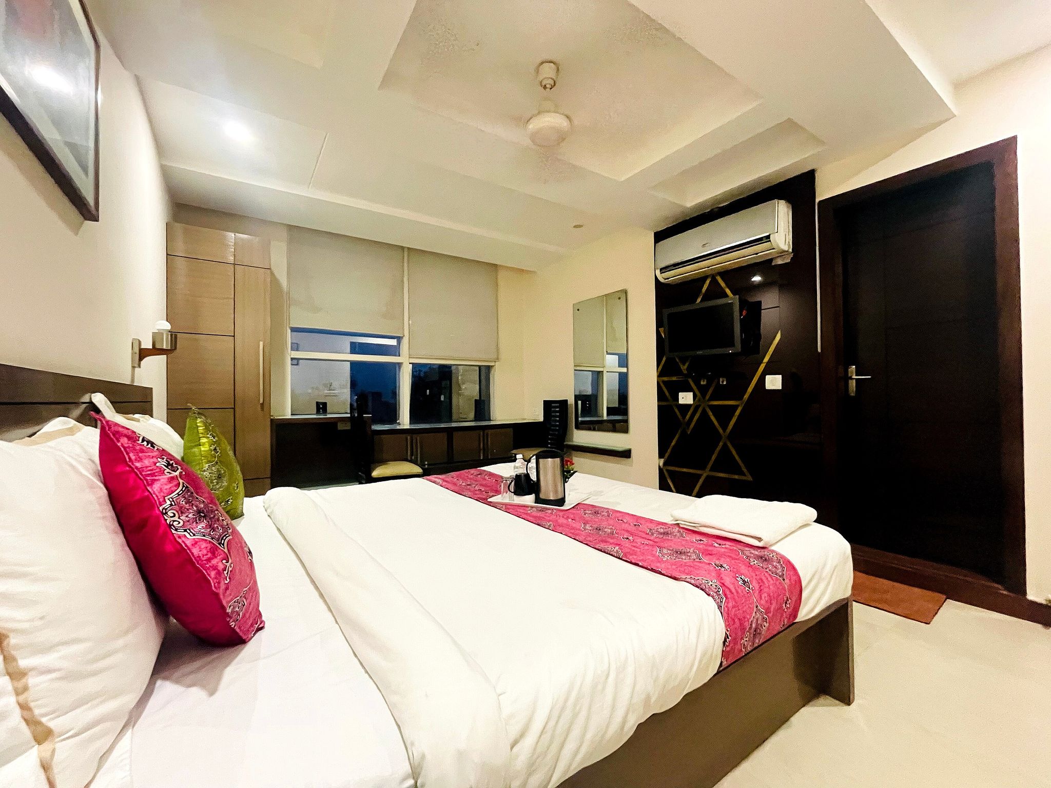 undefined Hotel Crystal Retreat 9