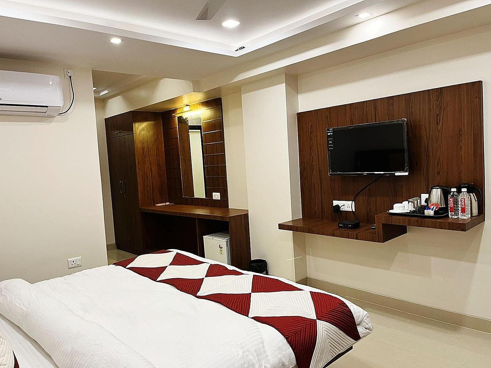 HOTEL MK GRAND, ISHWAR TOWER NEAR PDR MALL, GODOWLIA  Deluxe Room 7