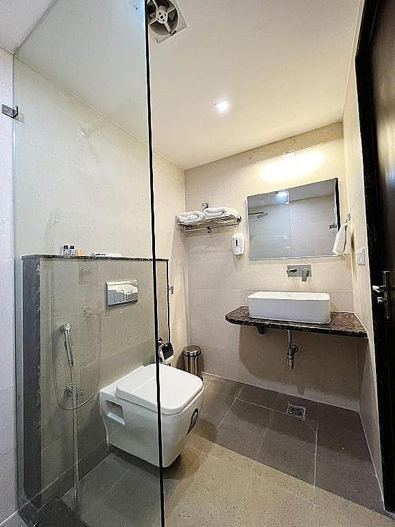 HOTEL MK GRAND, ISHWAR TOWER NEAR PDR MALL, GODOWLIA  Deluxe Room 9