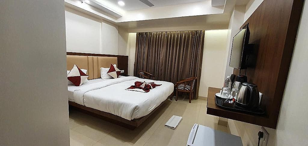 HOTEL MK GRAND, ISHWAR TOWER NEAR PDR MALL, GODOWLIA  Deluxe Room 5