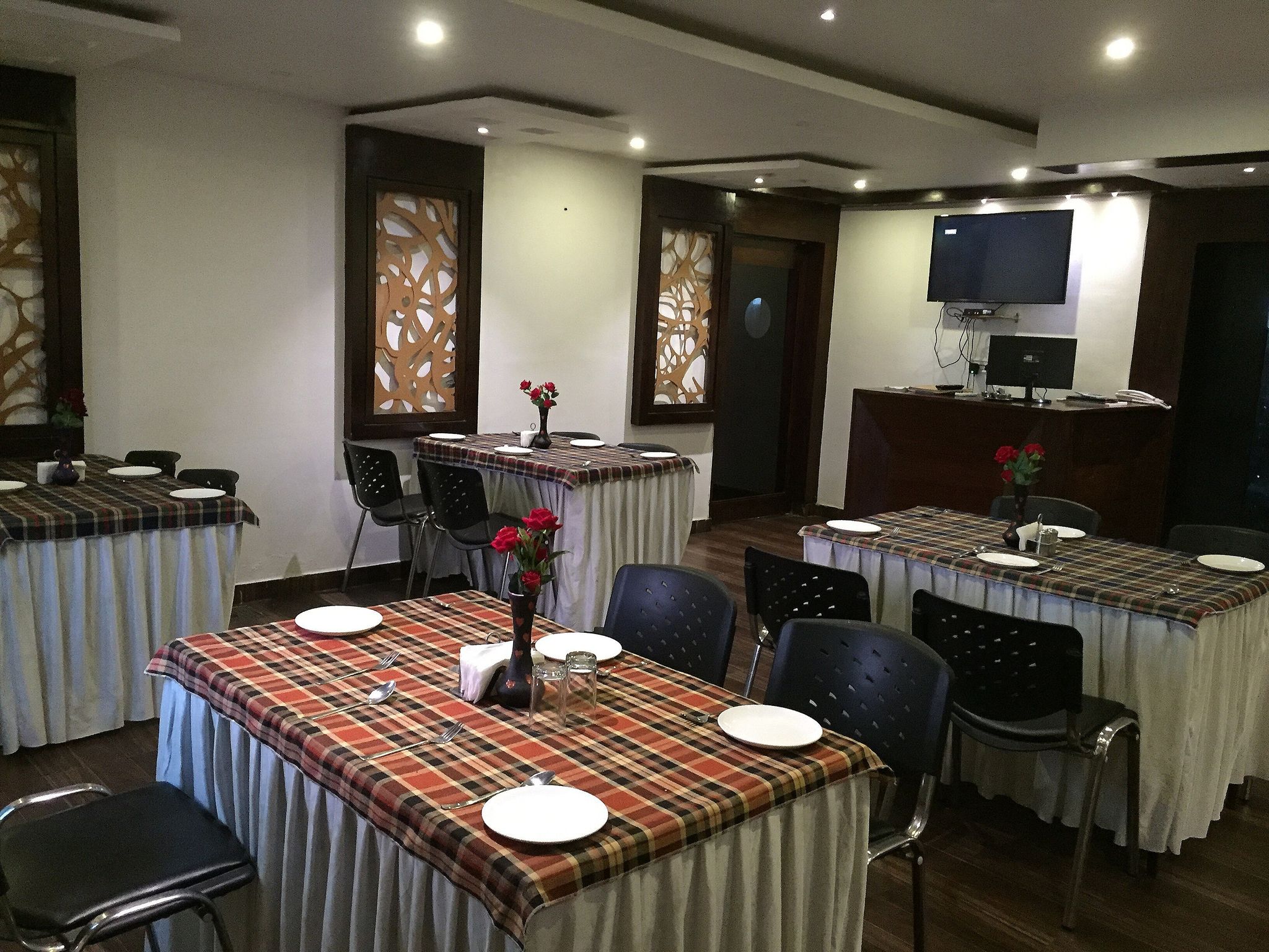 Food & Dining
