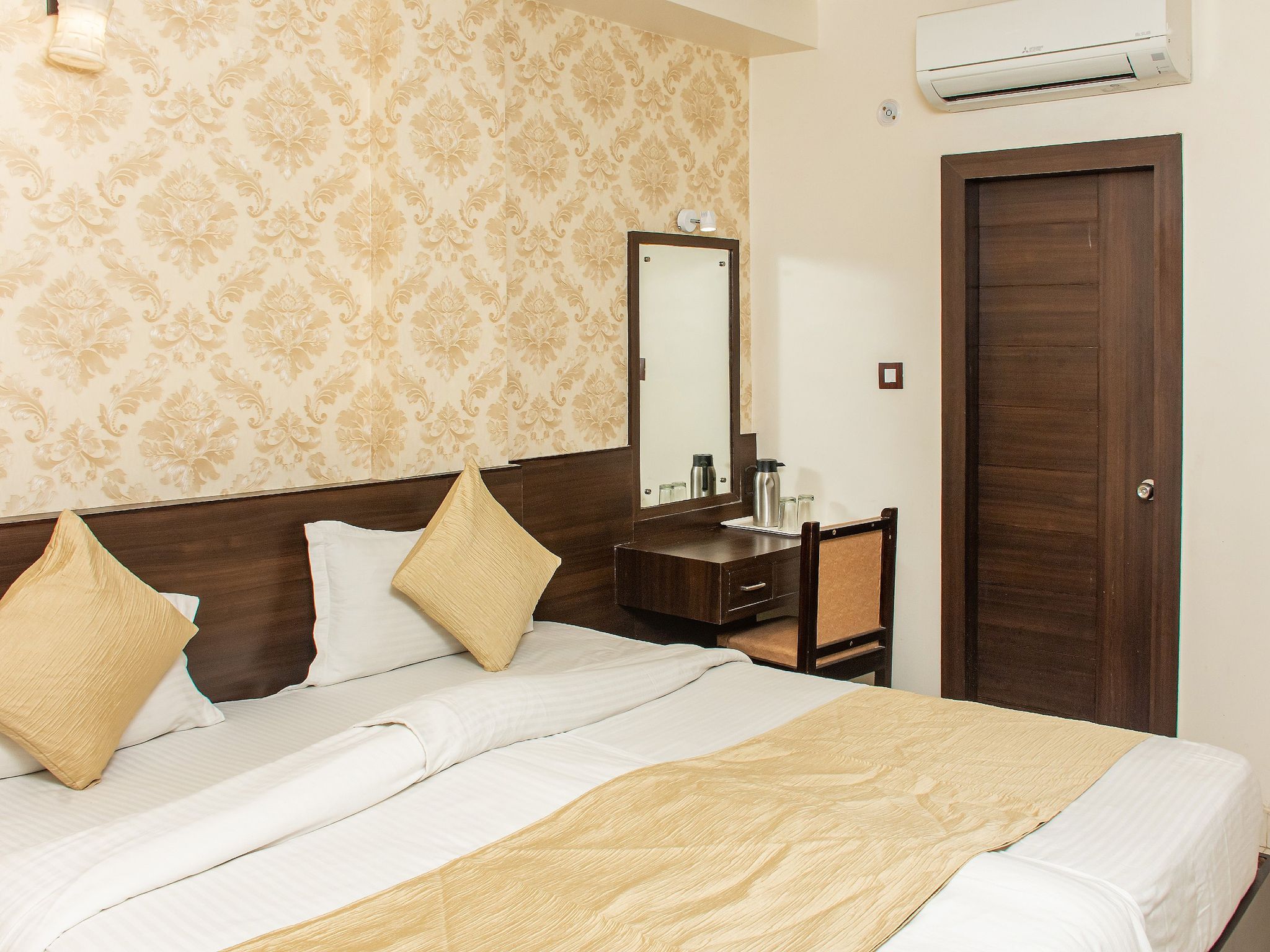 Hotel Park Plaza Deluxe Room 8