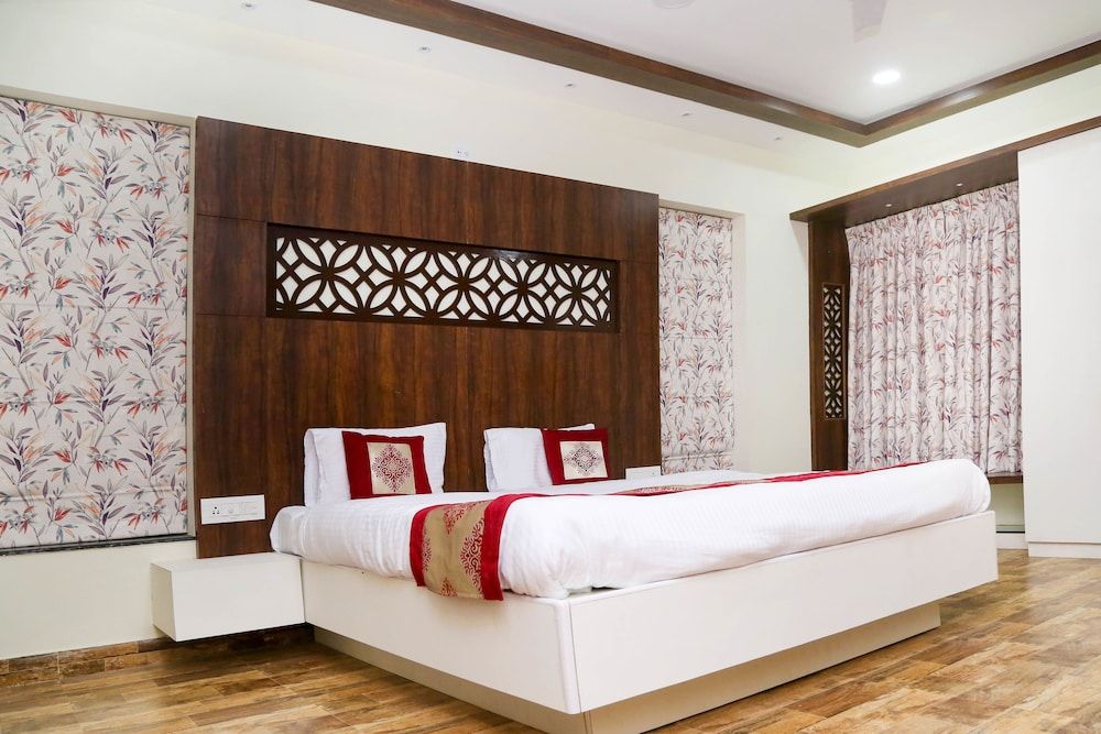 Areca Palms Deluxe Room 4