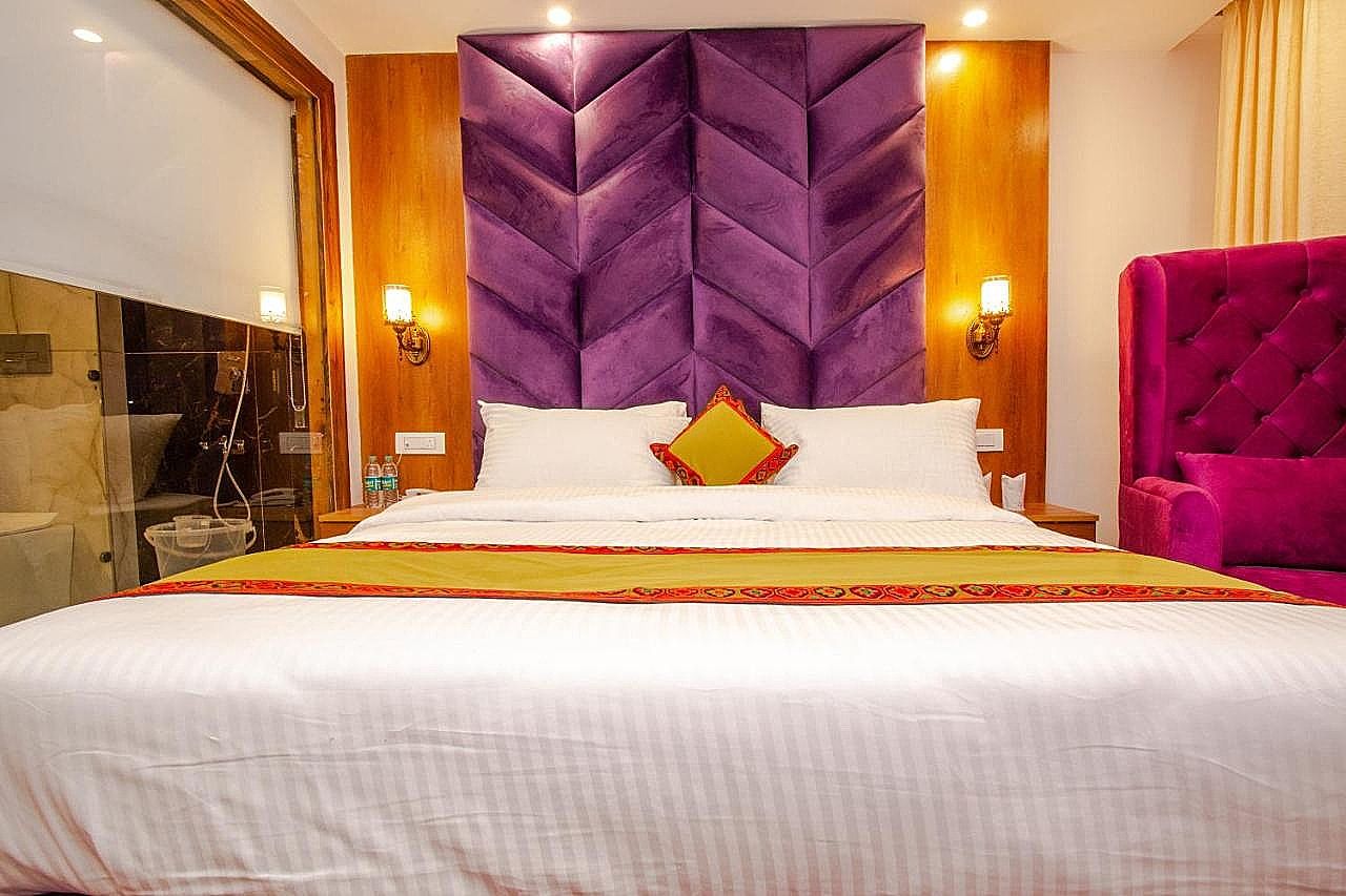 Snow White Resort - Central Heating - Breathtaking Moutain & River Views Luxury Room without Balcony  3