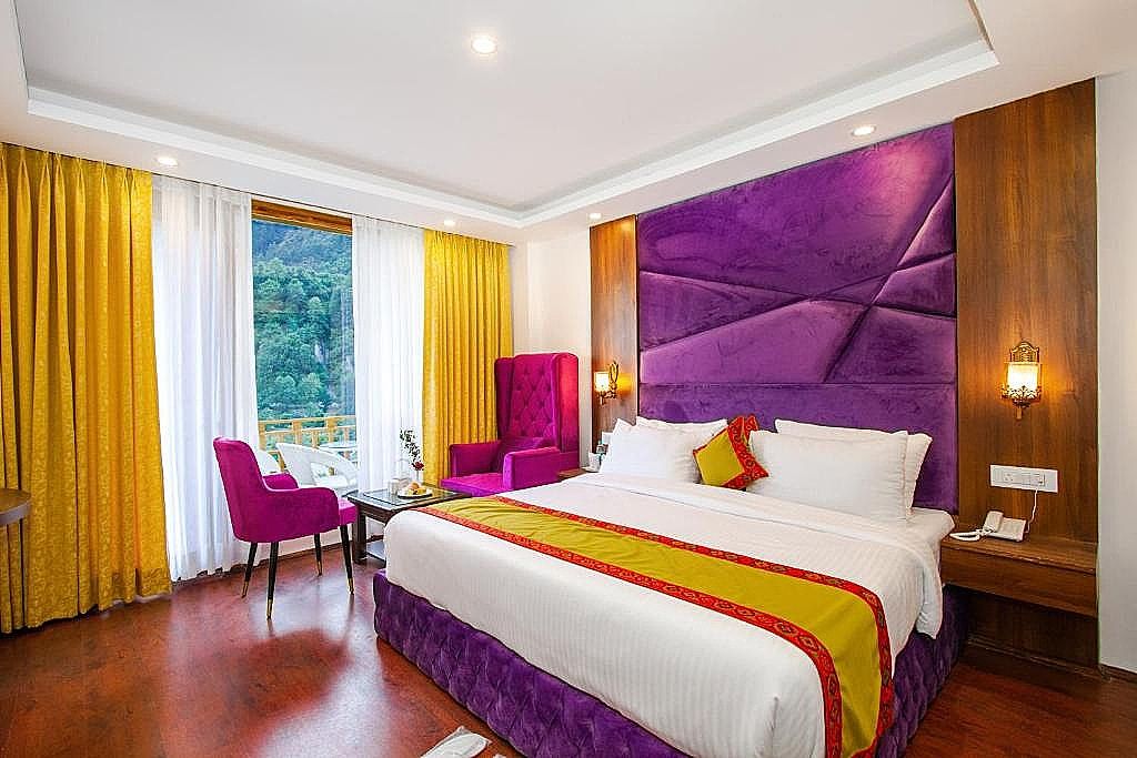 Snow White Resort - Central Heating - Breathtaking Moutain & River Views Luxury Room without Balcony  4