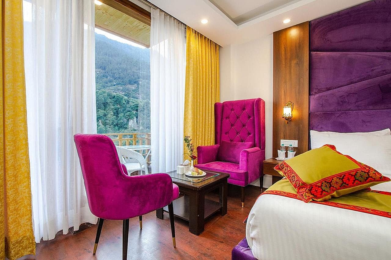 Snow White Resort - Central Heating - Breathtaking Moutain & River Views Luxury Room without Balcony 