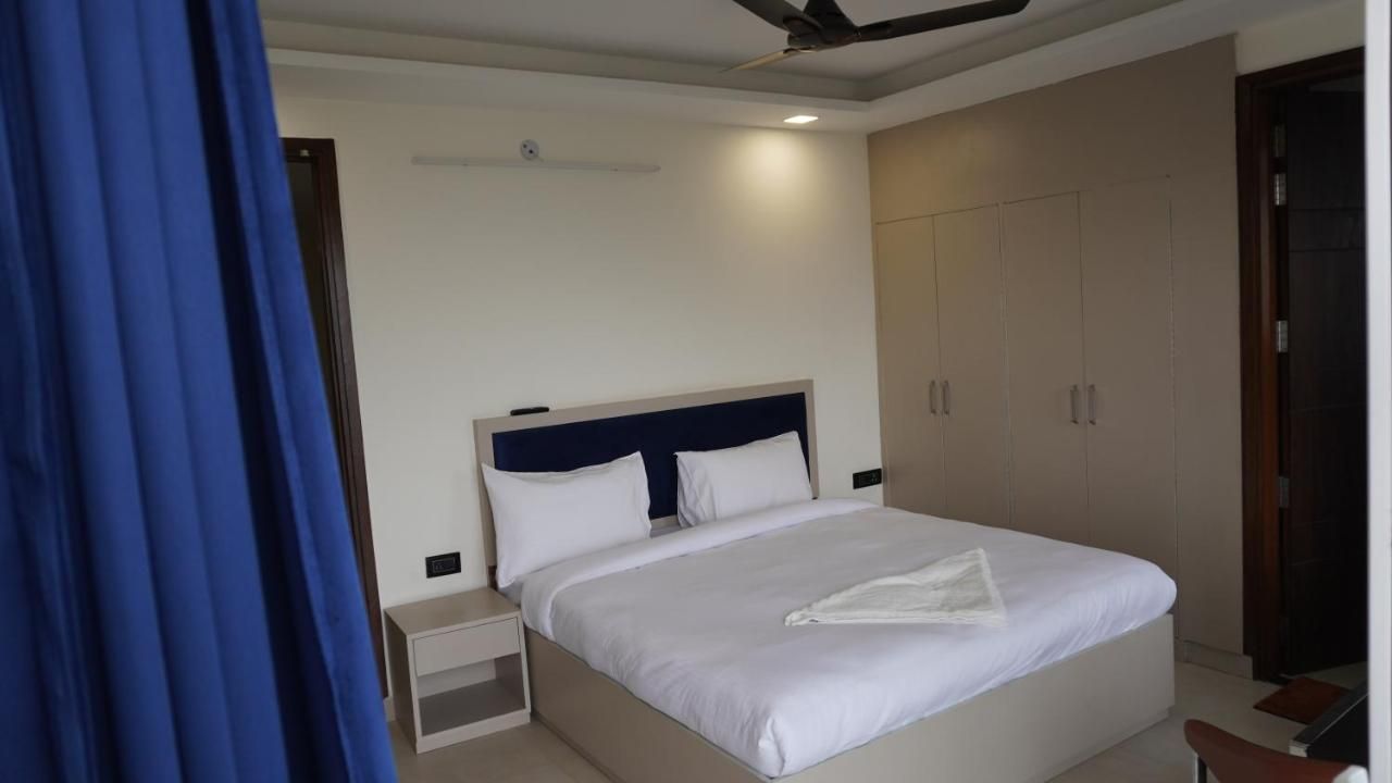 undefined The Palm Studio 10