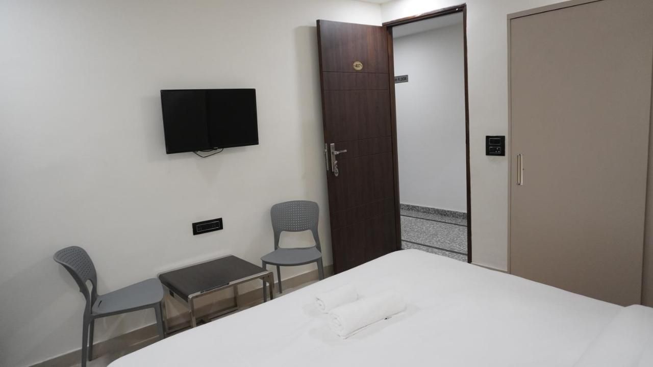 The Palm Studio Deluxe Room 22