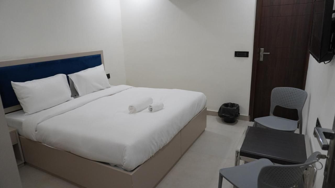 undefined The Palm Studio 5