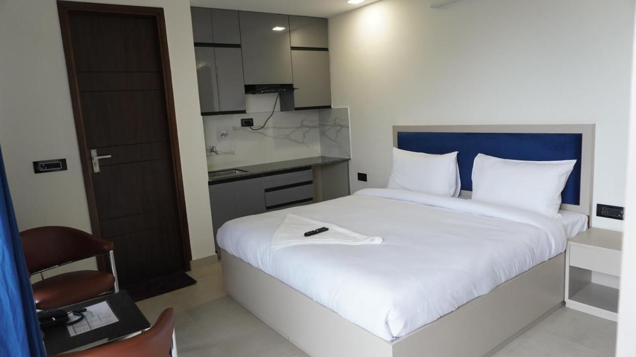 The Palm Studio Deluxe Room 7