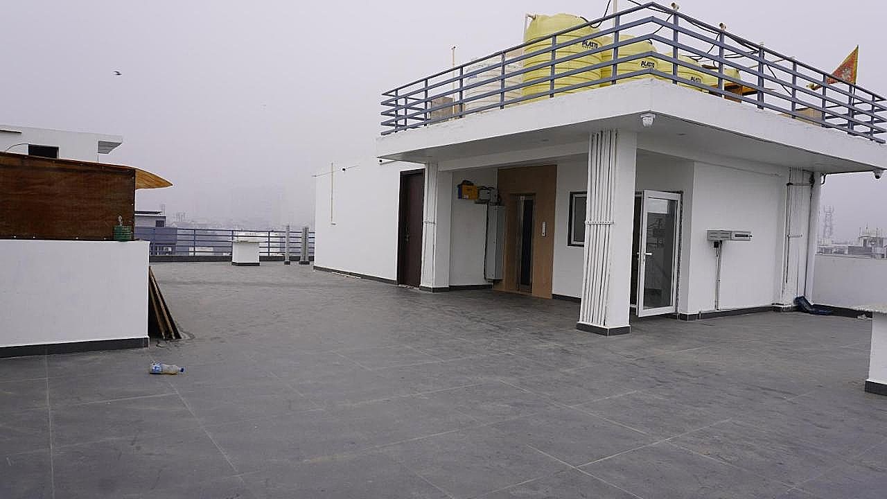 undefined The Palm Studio 7