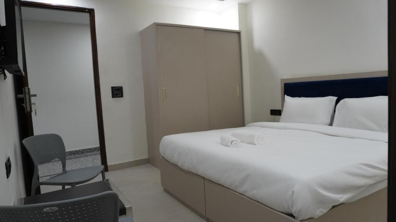 The Palm Studio Deluxe Room 3