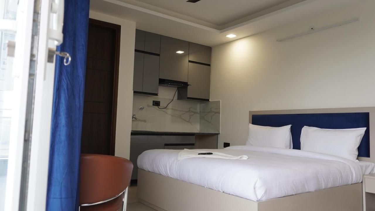 The Palm Studio Deluxe Room 5