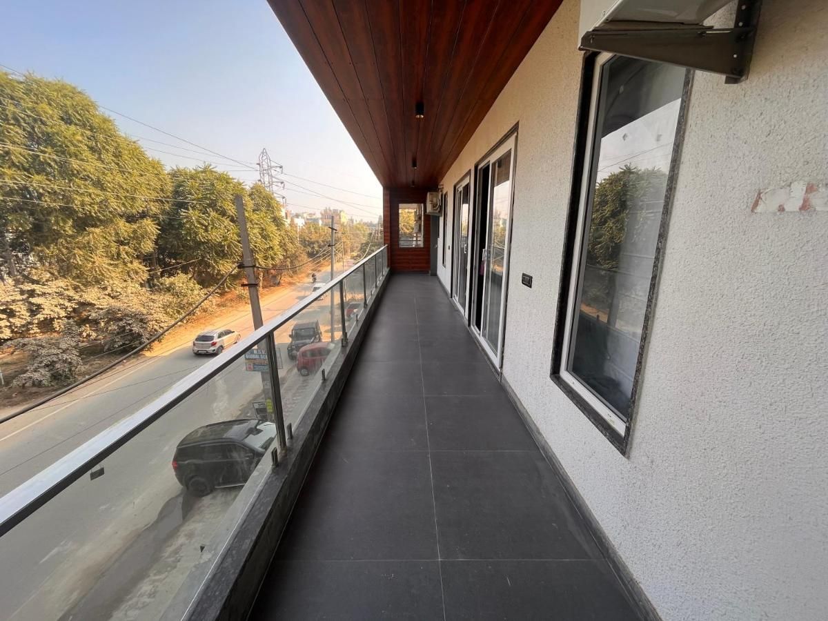 The Palm Studio Deluxe Room 12