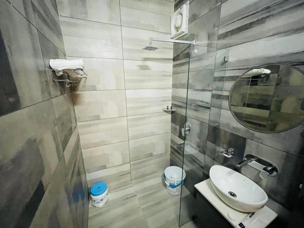 Hotel Lotus Inn Deluxe Room 5