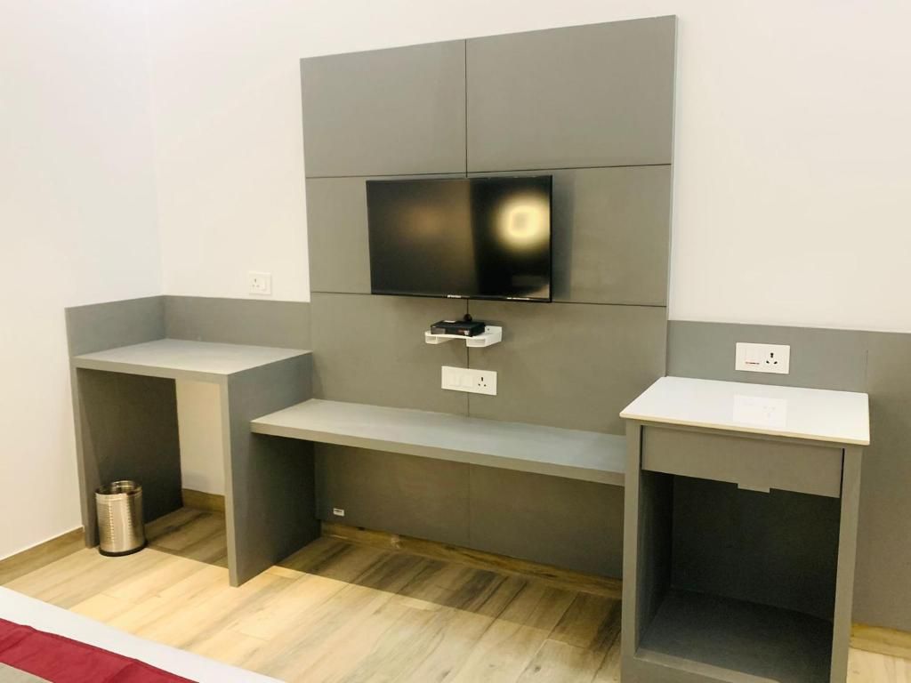 Hotel Lotus Inn Deluxe Room 8